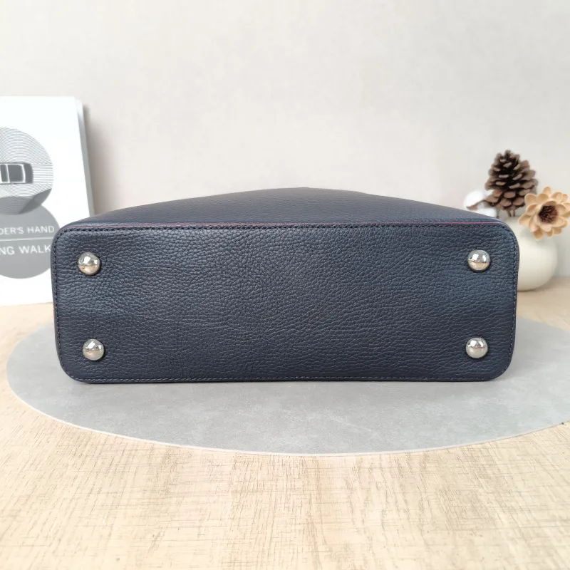 Louis Vuitton Top Handle Bag Capucines Black Calfskin Medium31.5 × 11 × 20 cm — cover view 5 of 5