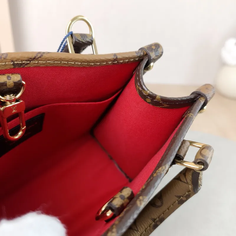 Louis Vuitton Crossbody Bag Onthego BB Monogram PVC BB 18 × 8.5 × 15 cm — detail view 5 of 14