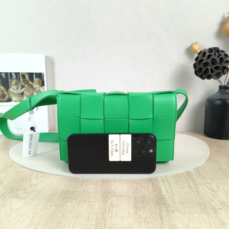 Bottega Veneta Crossbody Bag Cassette Woven Green Lambskin Medium23 × 5 × 15 cm — cover view 4 of 5
