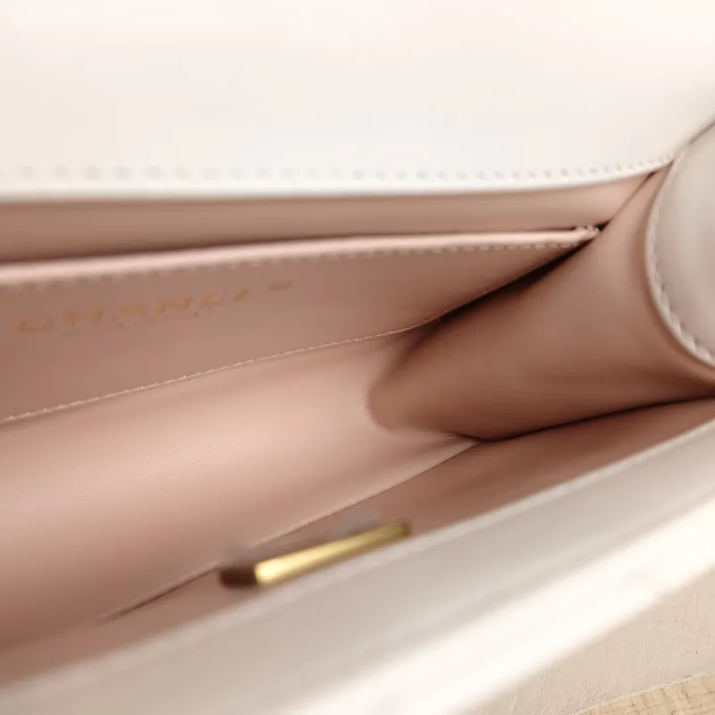 Chanel Crossbody Bag Small 19 × 8 × 12 cm — detail view 4 of 11