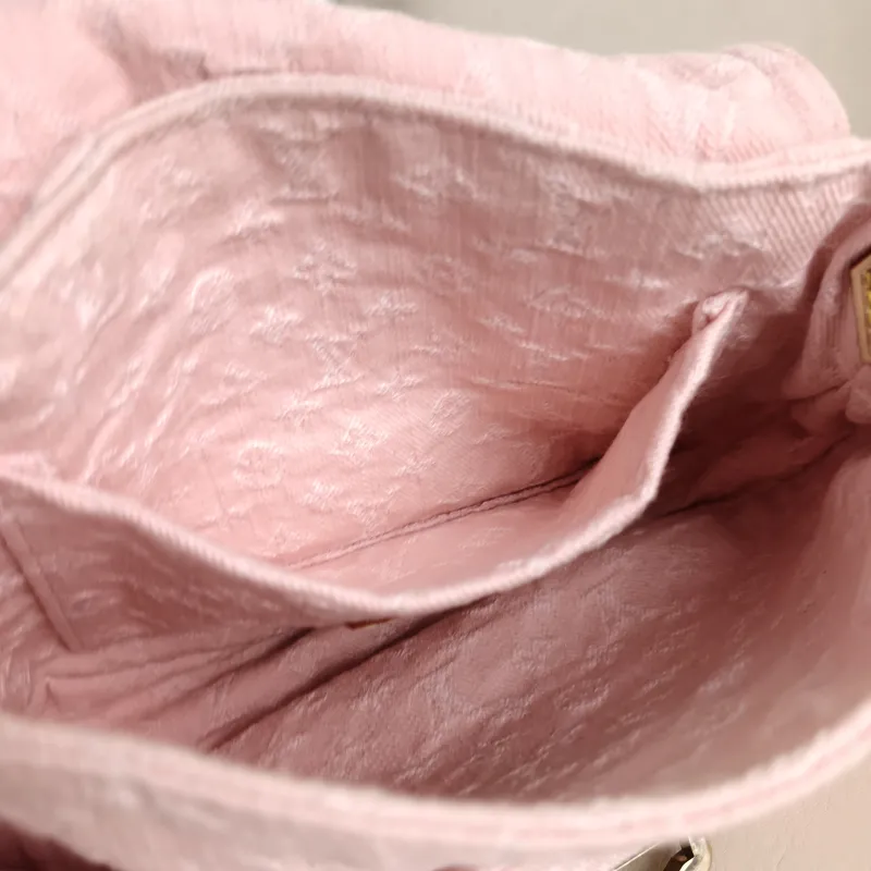 Louis Vuitton Shoulder Bag Sunset Pink 27 × 3 × 18 cm — detail view 9 of 12