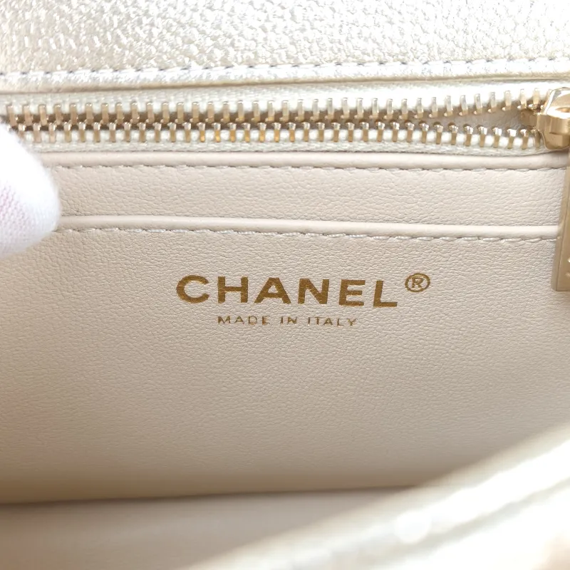 Chanel Crossbody Bag c Gold Grained Calfskin Mini 17 × 7 × 13.5 cm — detail view 13 of 15