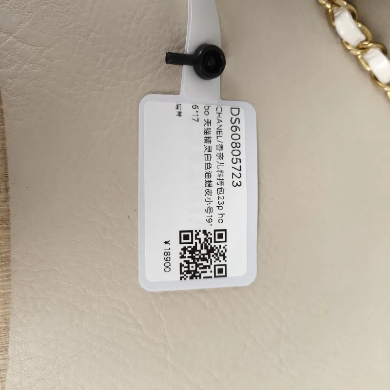 Chanel Crossbody Bag23p hobo White Waxed Leather Small19 × 6 × 17 cm — detail view 3 of 13