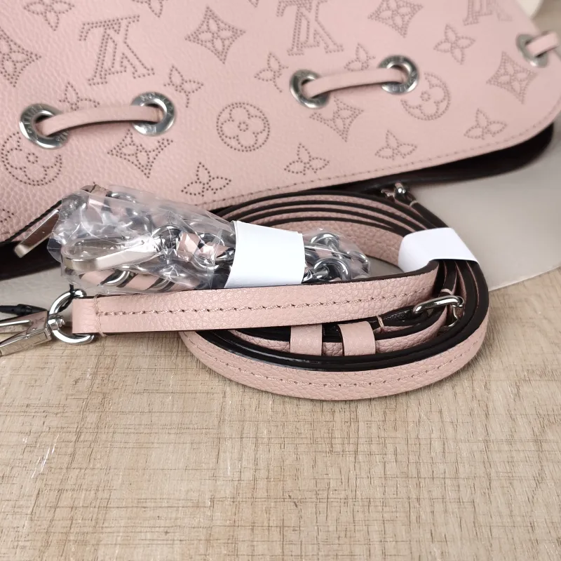 Louis Vuitton Crossbody Bag BELLA Pink Calfskin One Size22 × 14 × 19 cm — detail view 3 of 9