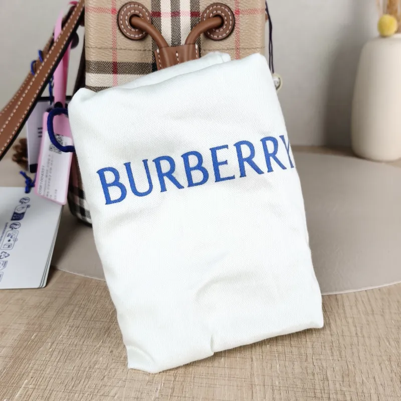 BURBERRY Crossbody Bag Bucket Bag 16.5 × 11 × 18 cm — detail view 5 of 10