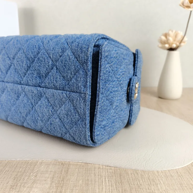 Chanel Shoulder Bag25Bag Blue Small26 × 14 × 30 cm — detail view 1 of 11