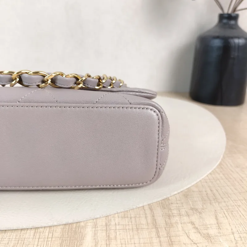 Chanel Shoulder Bag Shoulder Bag Grey Lambskin One Size25 × 5 × 14.5 cm — detail view 5 of 12