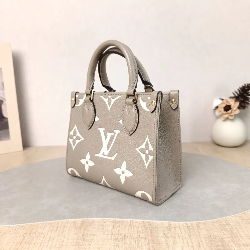 Louis Vuitton Crossbody Bag Onthego BB · White Monogram Empreinte Embossed Calfskin BB 18 × 8.5 × 15 cm — cover view 5 of 5