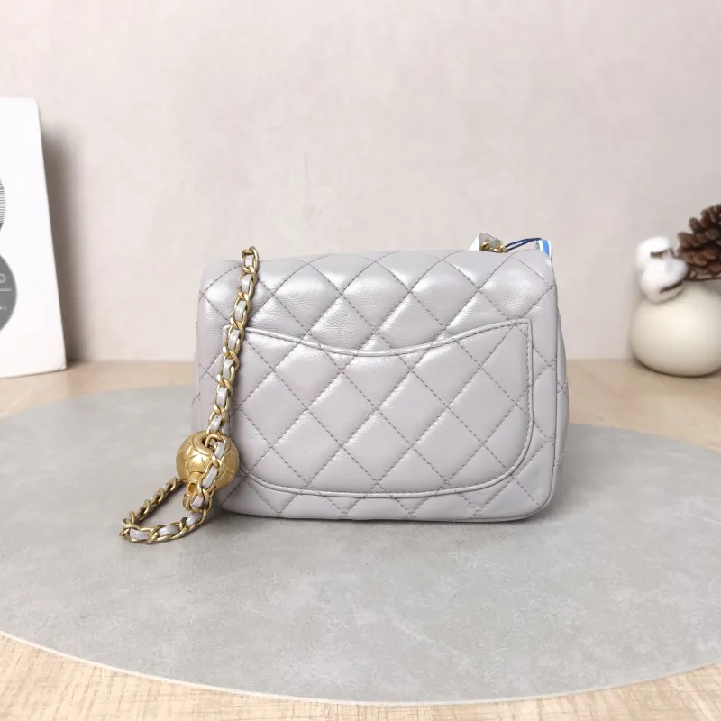 Chanel Crossbody Bag Grey Lambskin One Size17 × 8 × 13.5 cm — cover view 2 of 5