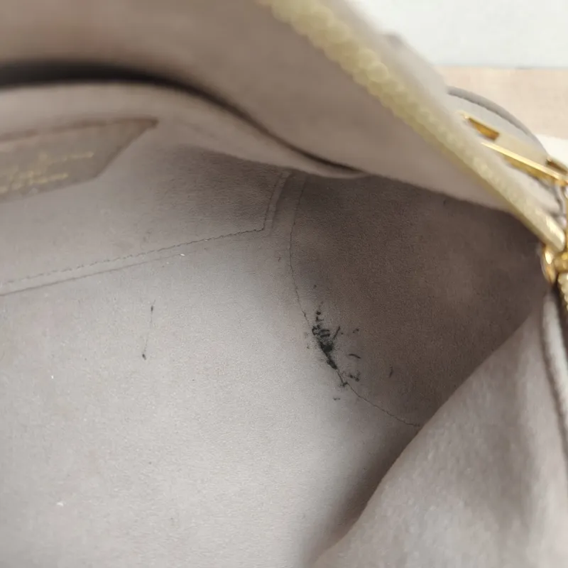 Louis Vuitton Crossbody Bag Papillon · White Empreinte Embossed Calfskin Monogram BB20 × 10 × 10 cm — detail view 10 of 11