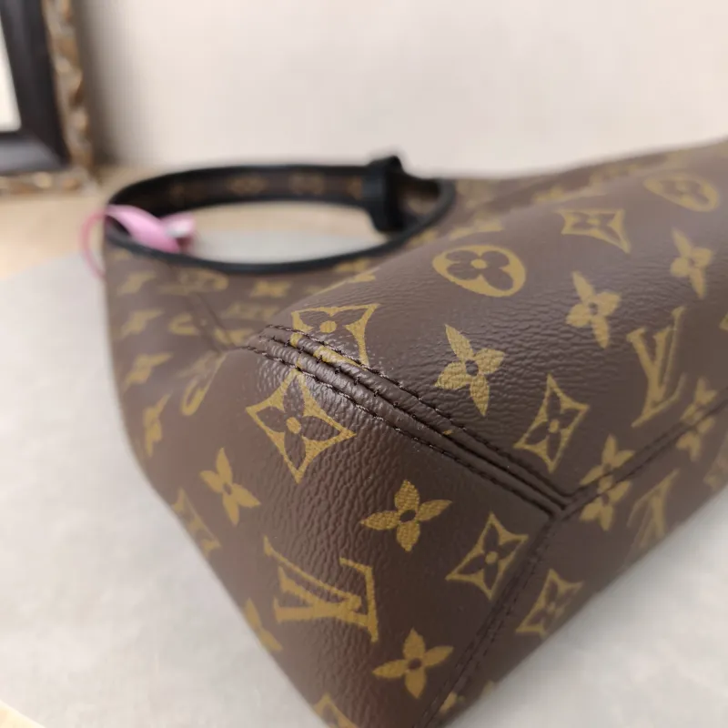 Louis Vuitton Shoulder Bag The Drop Monogram PVC Small28 × 12 × 15 cm — detail view 2 of 17