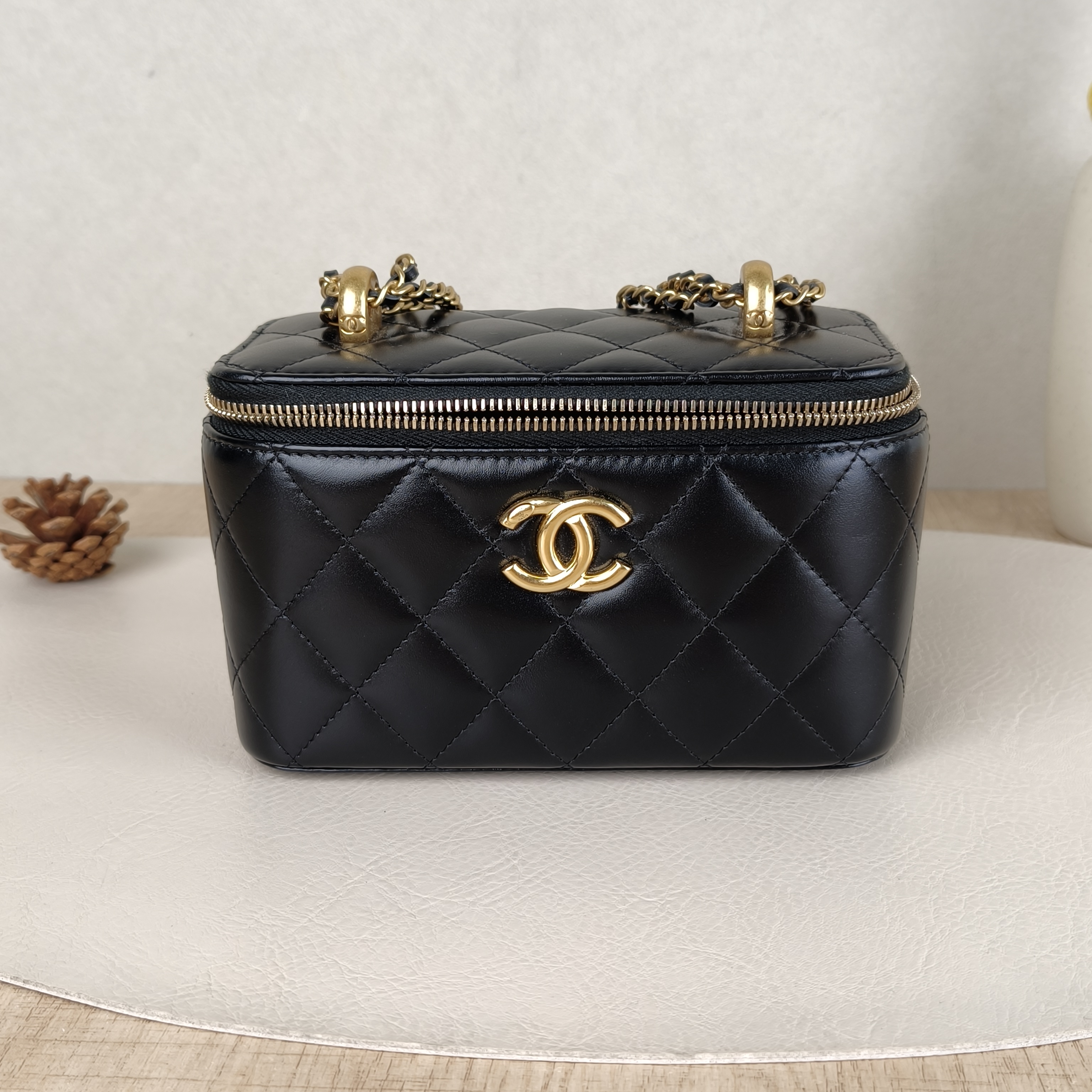 Chanel Crossbody Bag Edition Box Bag Cosmetic Bag Black Calfskin One Size17 × 8 × 9.5 cm
