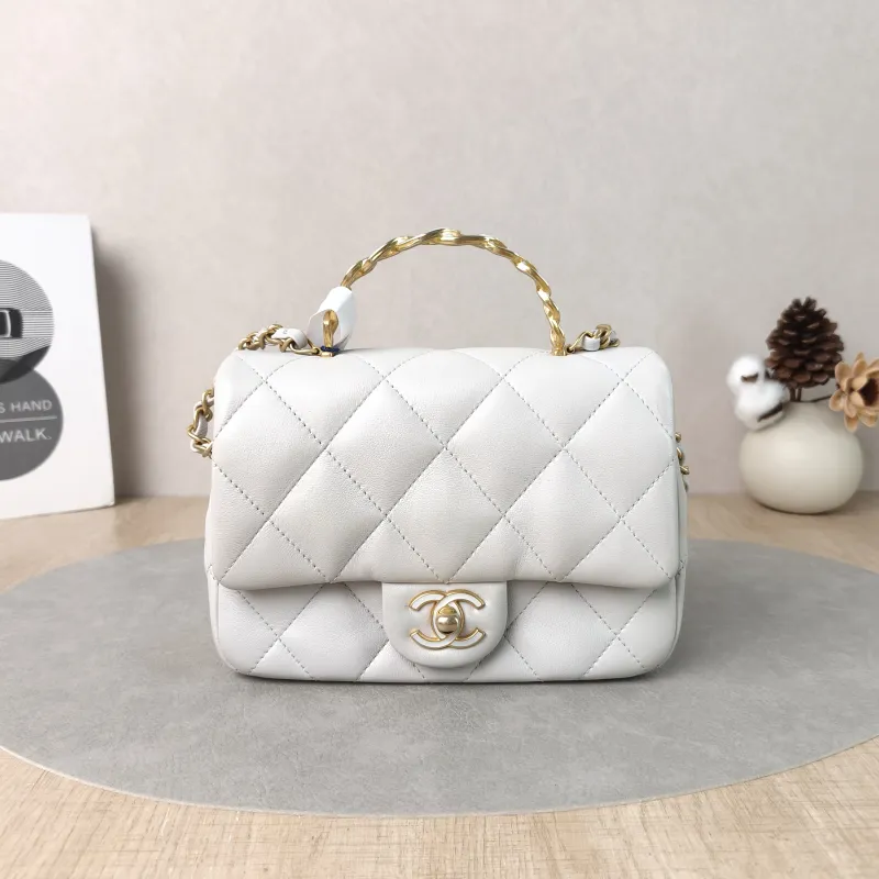 Chanel Crossbody Bag Edition White Lambskin One Size19 × 7 × 13.5 cm