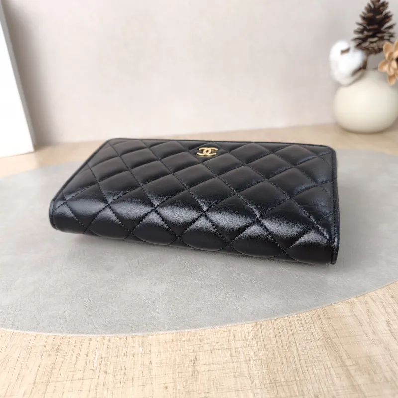 Chanel Crossbody Bag Classic Flap WOC CF WOCWOC Bag Black Lambskinmini19.2 × 3.5 × 12.3 cm — detail view 7 of 12