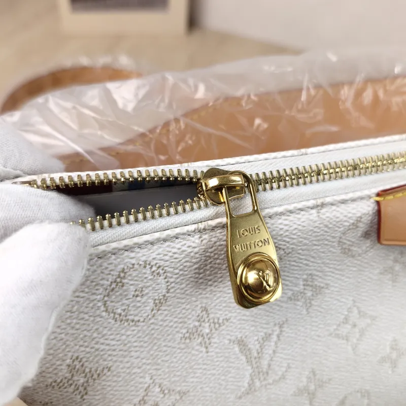 Louis Vuitton Crossbody Bag Bobo Trunk White PVC One Size 32 × 9.5 × 19 cm — detail view 4 of 13