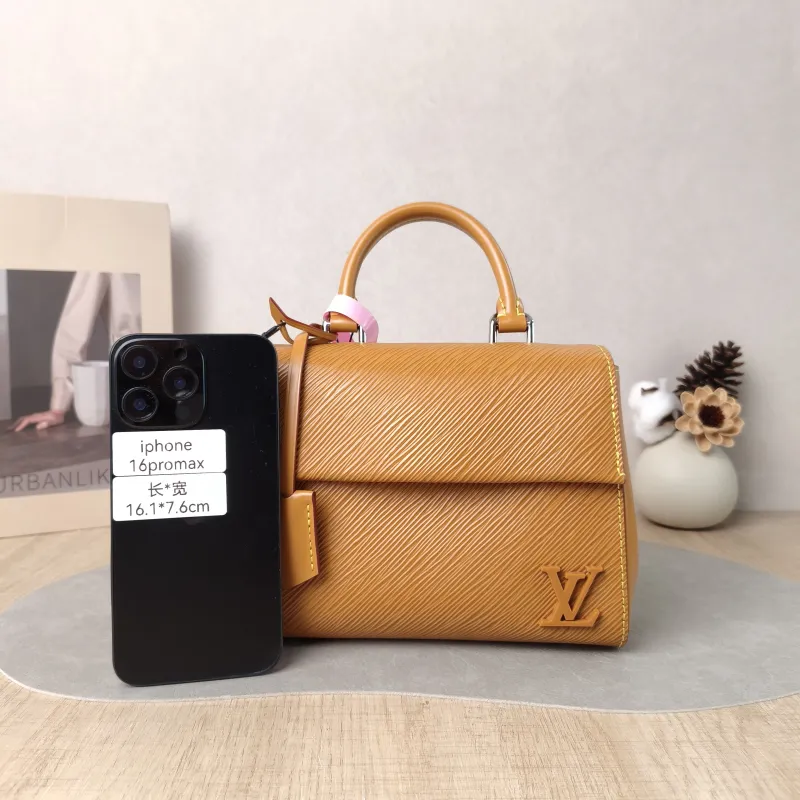 Louis Vuitton Crossbody Bag CLUNY Yellow Epi Embossed Calfskin Mini 20 × 7.5 × 16 cm — cover view 5 of 5