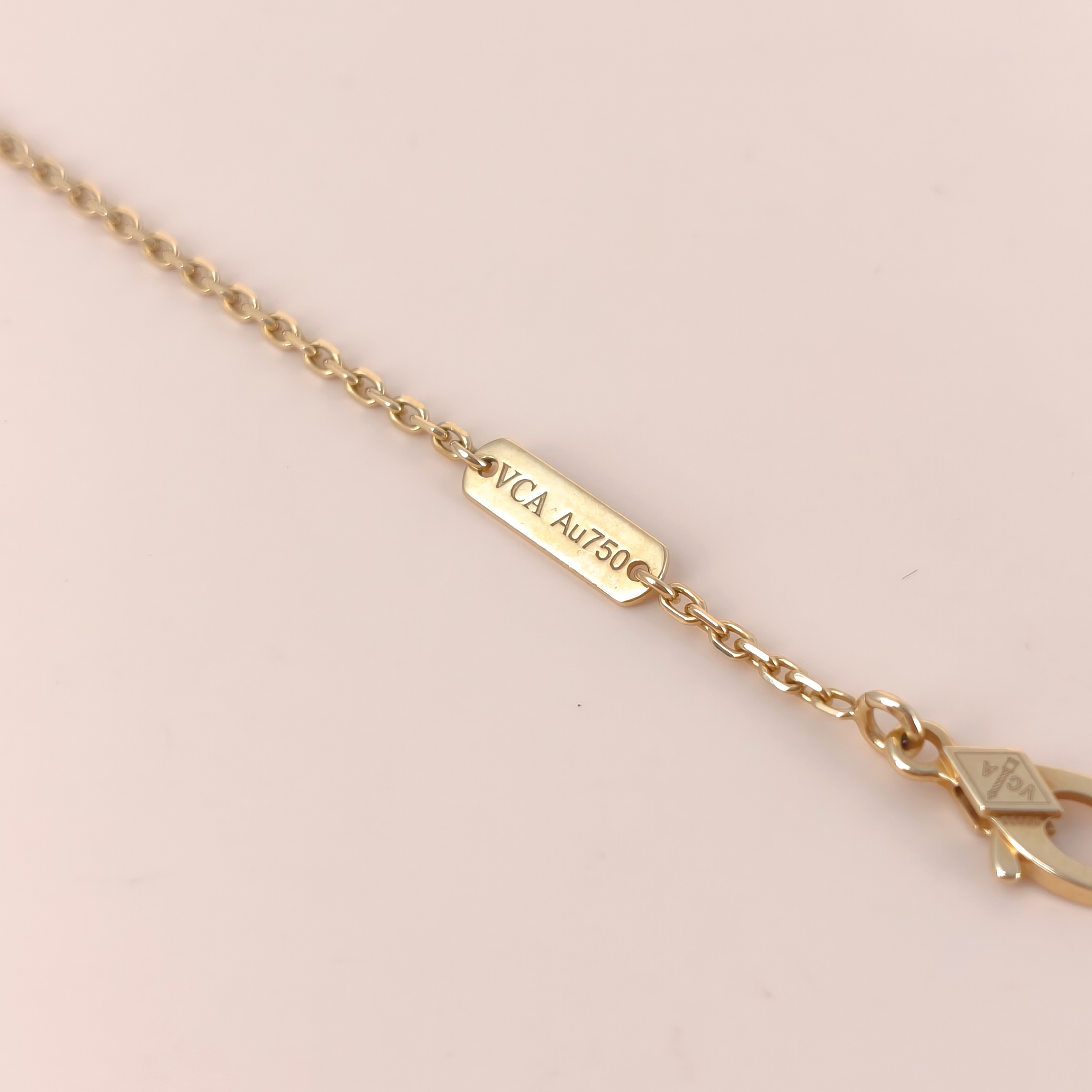 Van Cleef & Arpels Necklace Alhambra Alhambra Collection Necklace White Mother-of-Pearl Pearl · White Mother-of-Pearl18KY ellow Gold Vintage Small42cm — cover view 2 of 9