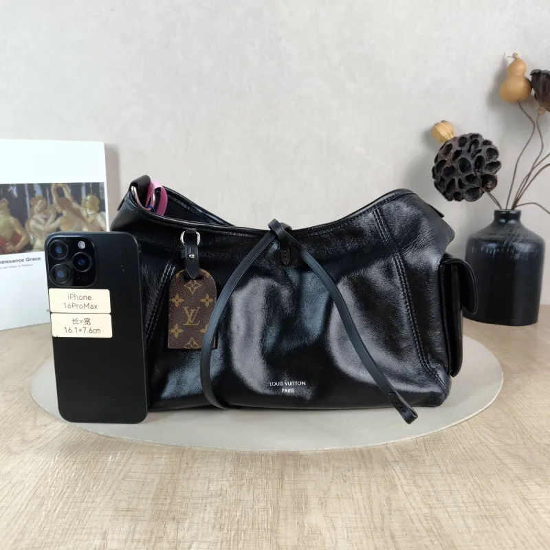 Louis Vuitton Crossbody Bag Carryall Cargo Vibe Black SL ambskin Small 33.5 × 15 × 23 cm — cover view 4 of 5
