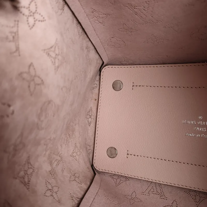 Louis Vuitton Shoulder Bag Hina Pink Calfskin Small 23 × 13 × 21 cm — detail view 7 of 10