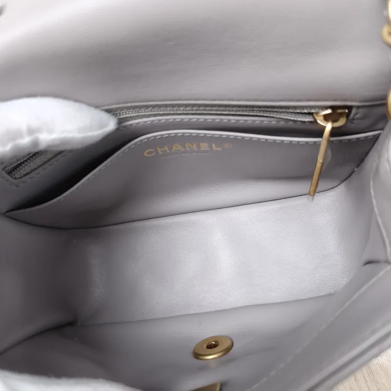 Chanel Crossbody Bag Grey Lambskin One Size17 × 8 × 13.5 cm — detail view 6 of 15