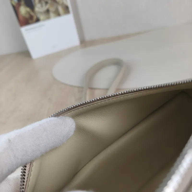 Loro Piana Crossbody Bag Extra Pocket L19 Grey Calfskin One Size 19 × 7 × 11.5 cm — detail view 6 of 12