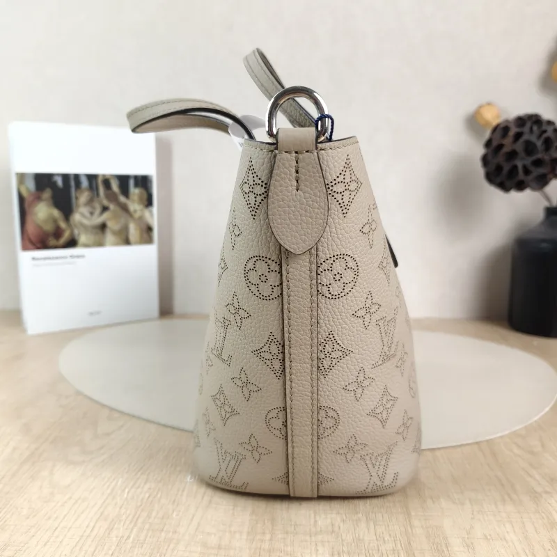 Louis Vuitton Crossbody Bag Blossom Top Handle Bag Calfskin Small20 × 12.5 × 20 cm — detail view 12 of 13