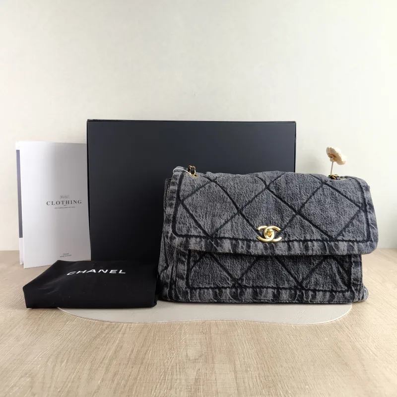 Chanel Shoulder Bag Grey One Size 33 × 12 × 22 cm — cover view 6 of 6