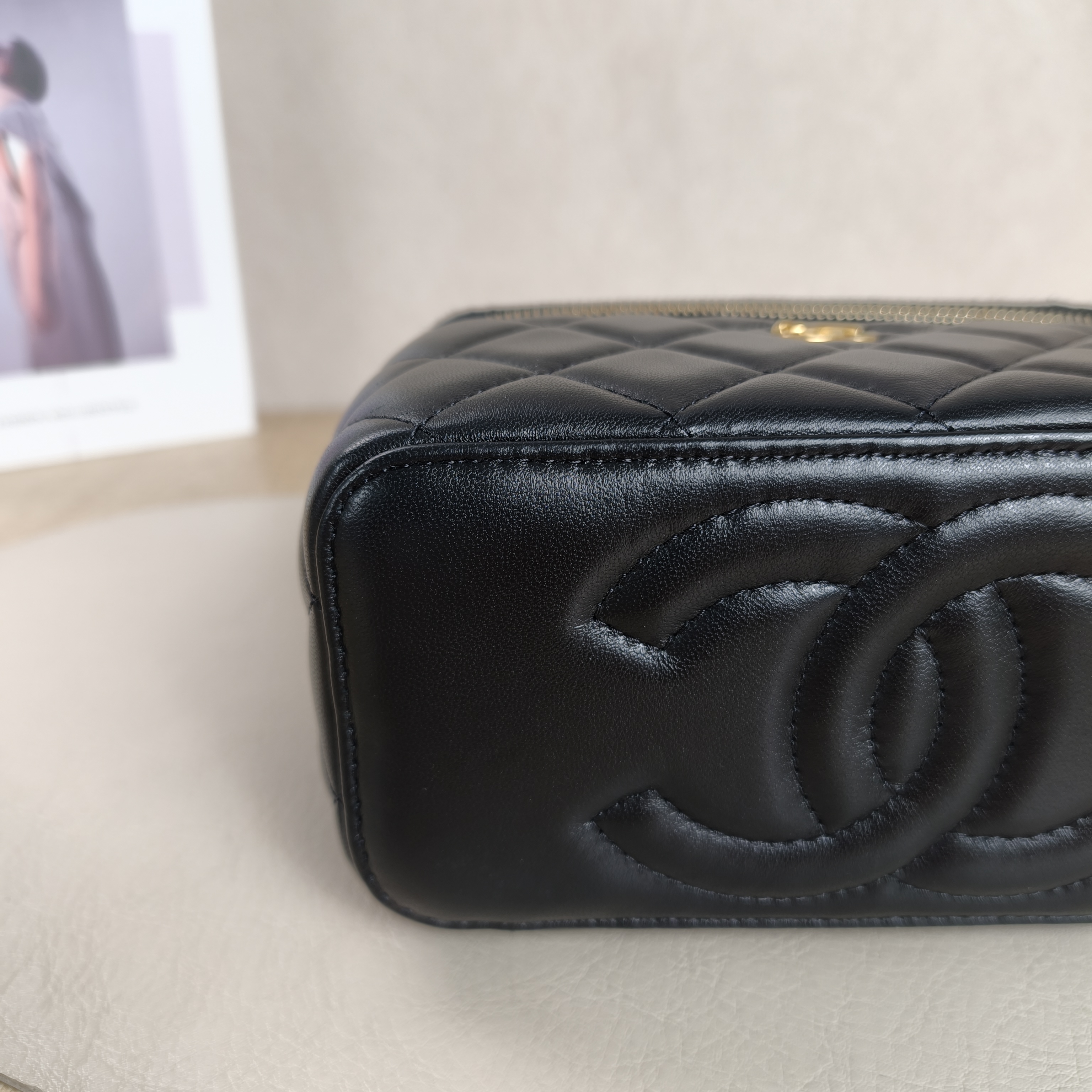 Chanel Crossbody Bag Edition Black Lambskin One Size17 × 8 × 9.5 cm — cover view 6 of 11