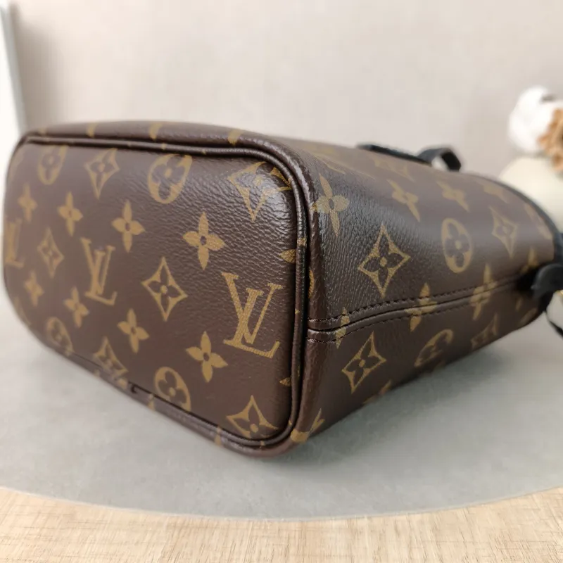 Louis Vuitton Crossbody Bag NEVERFULL INSIDE OUT BB Black PVC · Calfskin BB26.5 × 11 × 16.5 cm — detail view 11 of 11