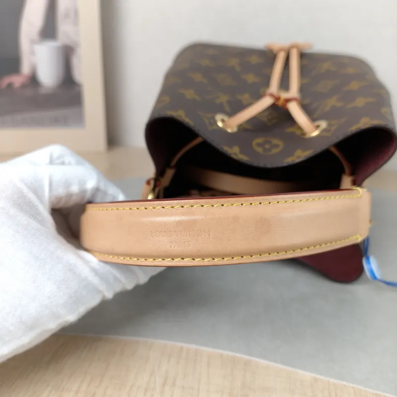 Louis Vuitton Crossbody Bag NÉONOÉ Bucket Bag BB Monogram PVC BB 20 × 13 × 20 cm — detail view 6 of 13