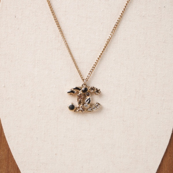 Chanel CN ecklace Gold · 64