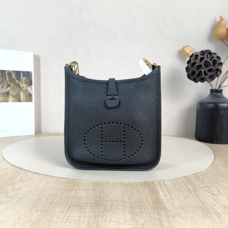 Hermès Crossbody Bag Evelyne Mini 16 Mini 16 Black Taurillon Clemence TC Calfskin Mini 17 × 5.5 × 18 cm Y