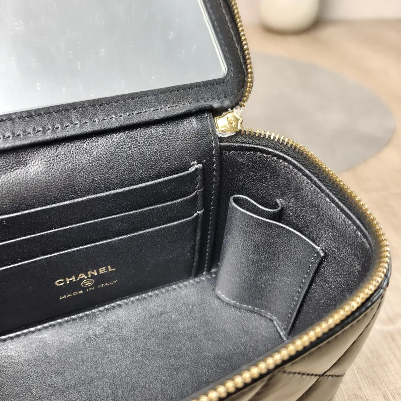 Chanel Crossbody Bag Black Waxed Leather Mini 16 × 8 × 9.5 cm — detail view 5 of 12