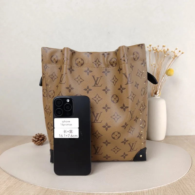 Louis Vuitton Shoulder Bag NOÉ TRUNK Monogram PVC Small 23 × 8 × 27 cm — cover view 4 of 6