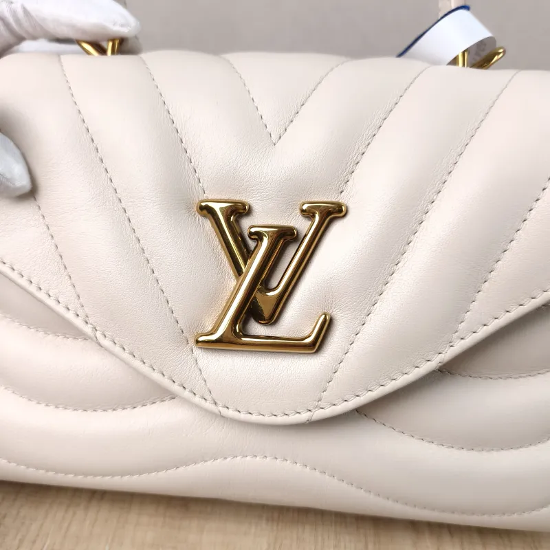 Louis Vuitton Crossbody Bag New Wave Hold Me Top Handle Bag White Calfskin One Size 23 × 10 × 15 cm — detail view 10 of 13