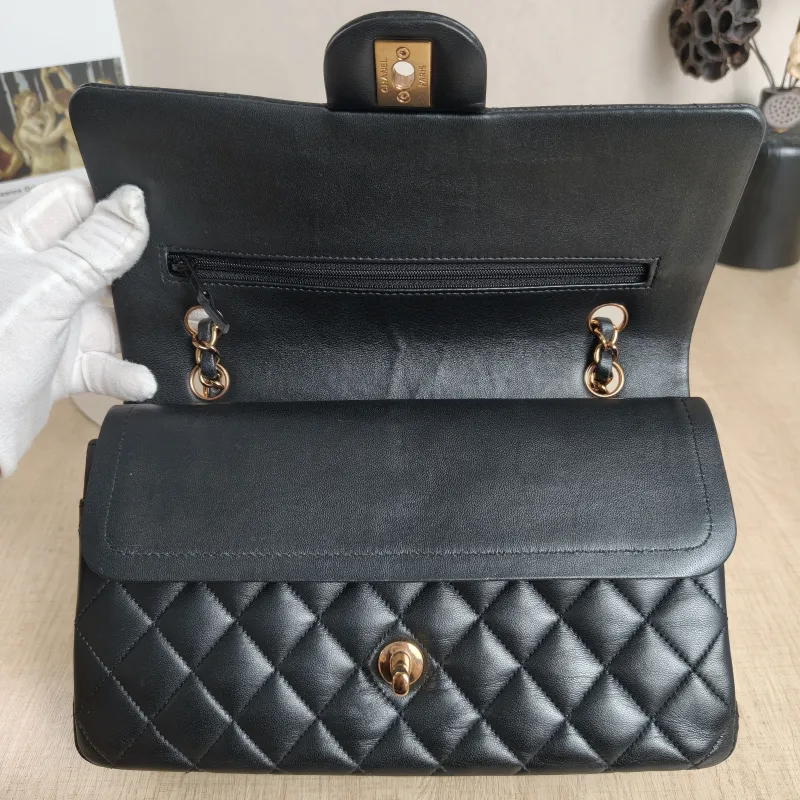 Chanel Crossbody Bag Classic Flap CF Black Calfskin Rose Gold Medium25.5 × 6.5 × 15.5 cm — detail view 7 of 10