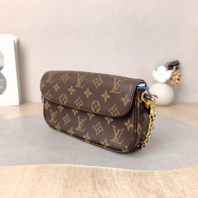 Louis Vuitton Crossbody Bag IVY Monogram PVC Small 23.5 × 4.3 × 12 cm — cover view 4 of 5