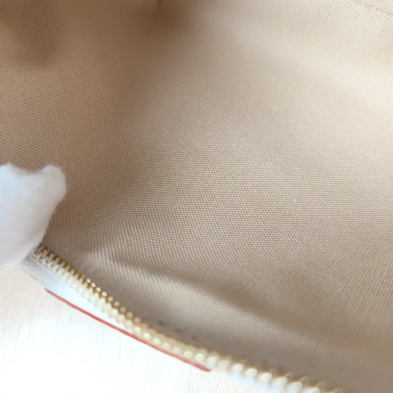 Louis Vuitton Shoulder Bag Pochette Hills White Canvas One Size18.5 × 6.5 × 11 cm — detail view 8 of 12