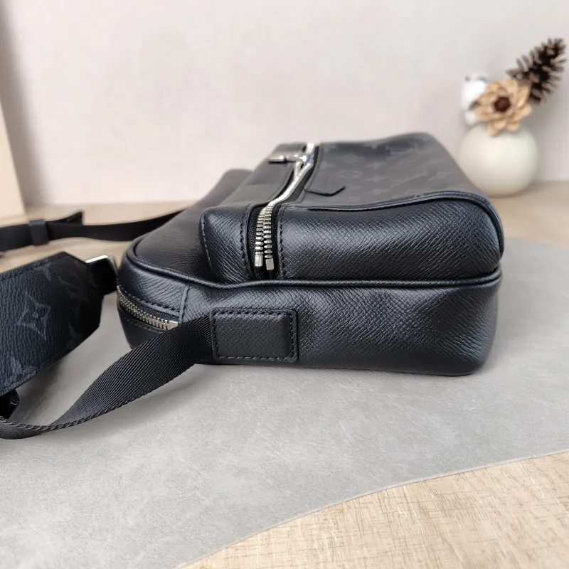 Louis Vuitton Crossbody Bag Outdoor Messenger Bag Black PVC · Calfskin 26 × 10.5 × 20 cm — detail view 10 of 10