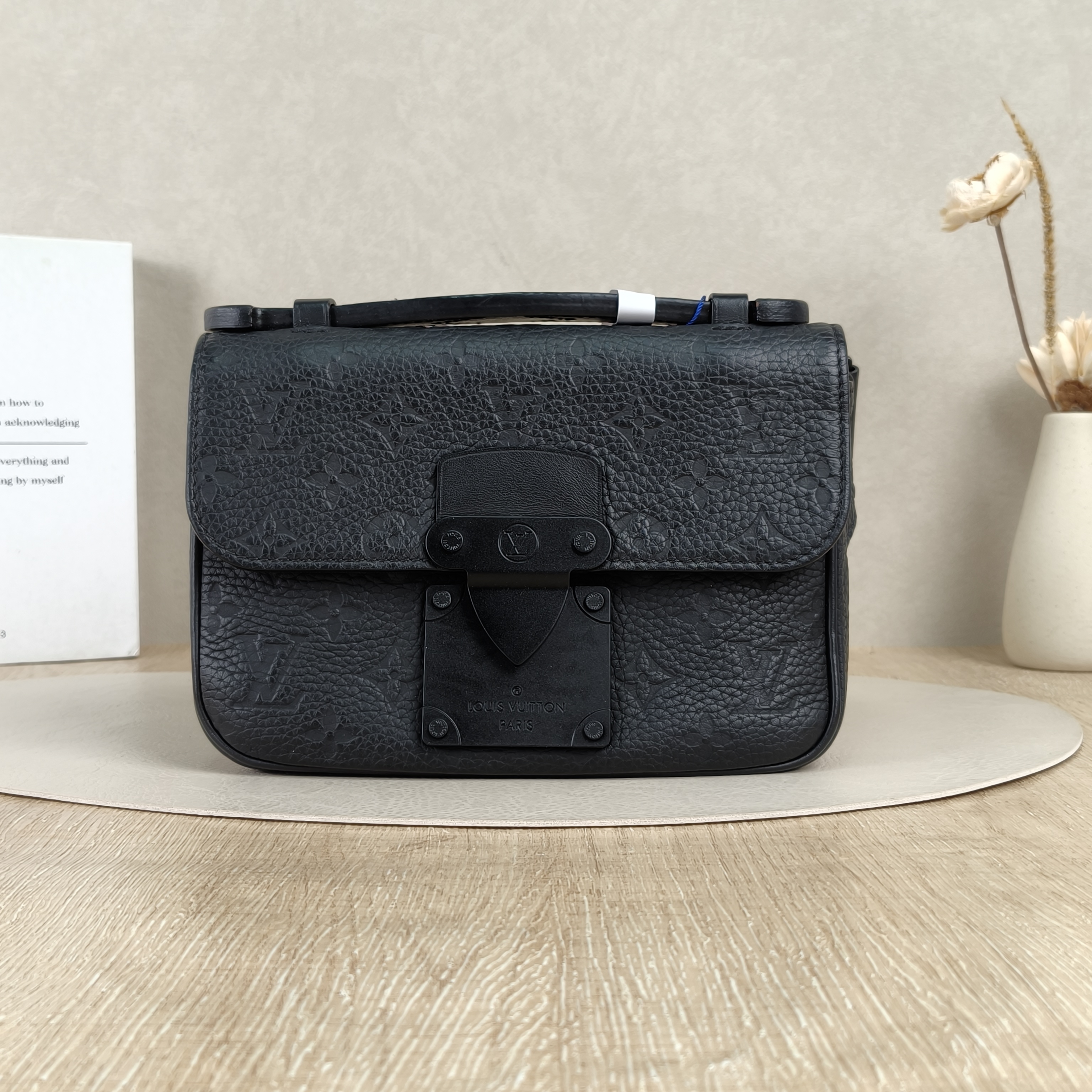 Louis Vuitton slockmessenger Crossbody Bag Black Calfskin Microchip Edition · 22 × 8 × 18 cm