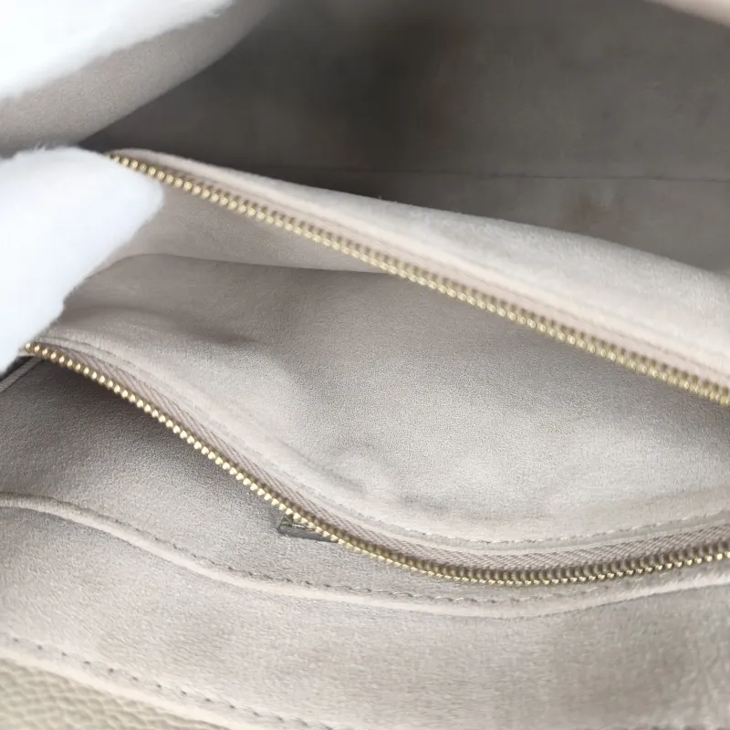 Louis Vuitton Crossbody Bag MADELEINE Empreinte Embossed Calfskin Medium30 × 11 × 19.5 cm — detail view 4 of 14