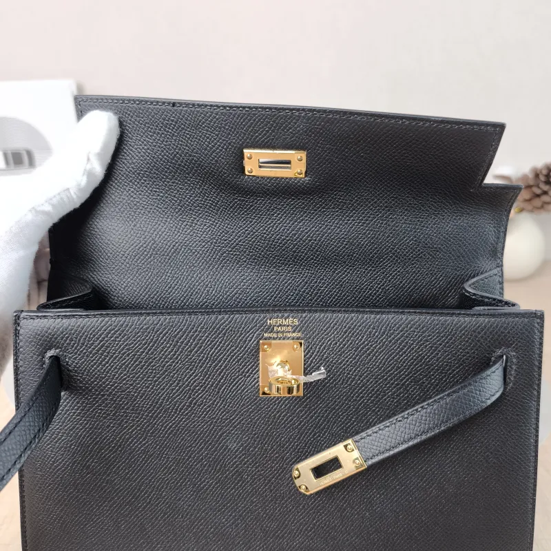 Hermès Shoulder Bag Kelly 25 Gold-Tone Hardware Black with Gold-Tone Hardware Epsom Calfskin Small 25 × 7 × 17 cm W — detail view 5 of 14