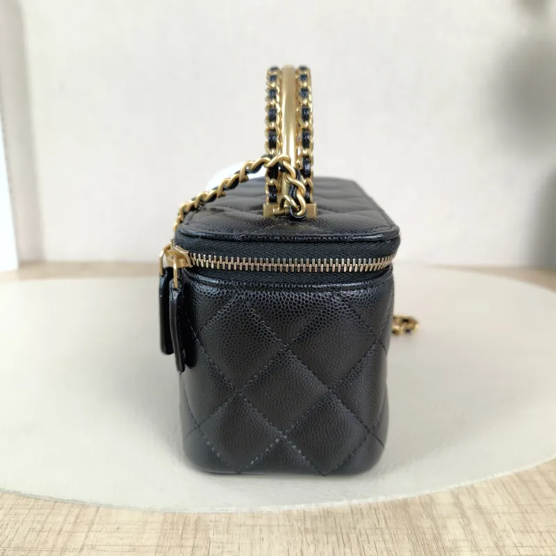 Chanel Crossbody Bag Edition Black Calfskin One Size16 × 8 × 9.5 cm — detail view 5 of 12