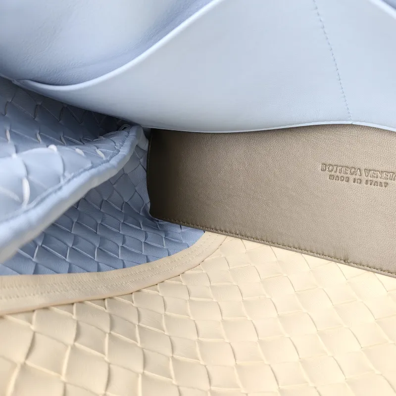 Bottega Veneta Top Handle Bag Woven Top Handle Bag Blue White Calfskin 30 × 12 × 24 cm — detail view 12 of 12