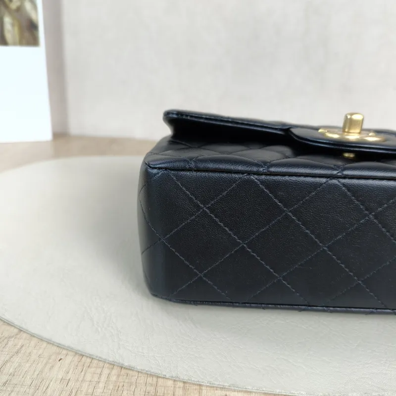 Chanel Crossbody Bag mini Black Lambskin mini20 × 6 × 12 cm — detail view 4 of 15
