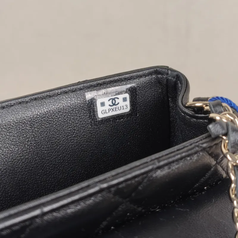 Chanel Crossbody Bag Crossbody Bag Black Lambskin One Size 19 × 4 × 11 cm — detail view 4 of 12