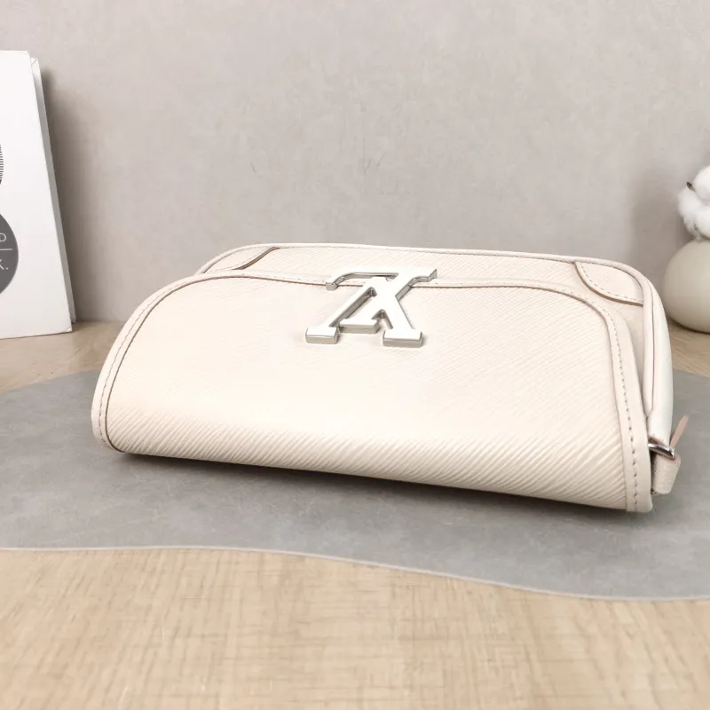 Louis Vuitton Shoulder Bag BUCI Beige Epi Embossed Calfskin One Size 24.5 × 9 × 15.5 cm — detail view 8 of 12