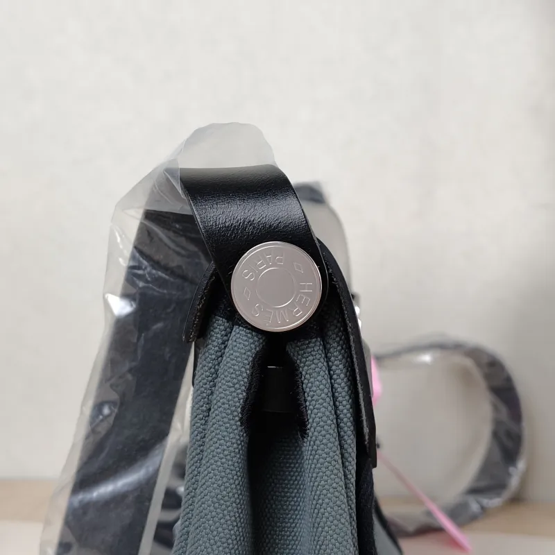 Hermès Crossbody Bag Herbag Zip 20 Calfskin，Canvas Mini 20.5 × 7 × 16.5 cm K — detail view 1 of 14