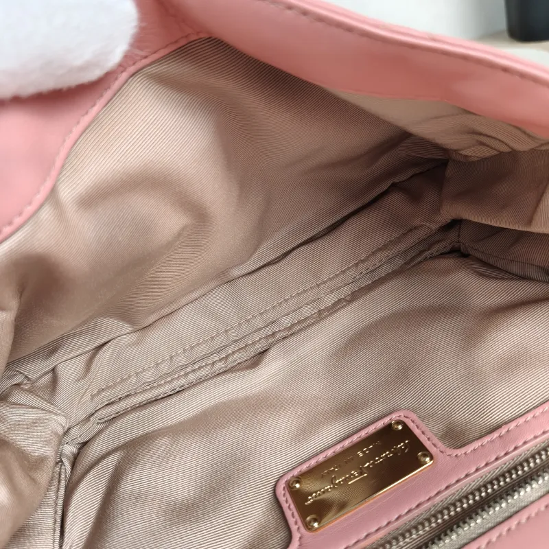 FERRAGAMO Shoulder Bag Shoulder Bag Pink Lambskin One Size24 × 5 × 15.5 cm — detail view 1 of 13