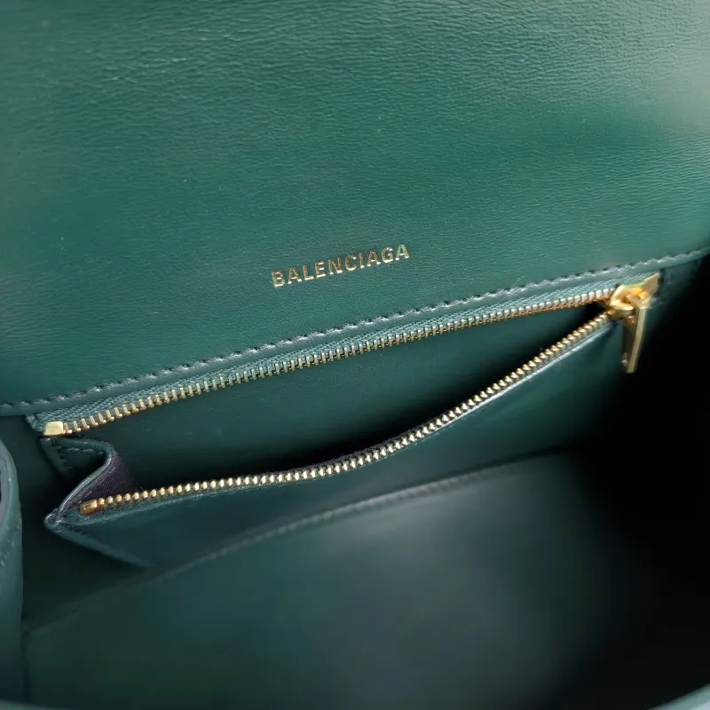BALENCIAGA Crossbody Bag Hourglass Hourglass Bag Green Calfskin Small 23 × 10 × 14 cm — detail view 5 of 11
